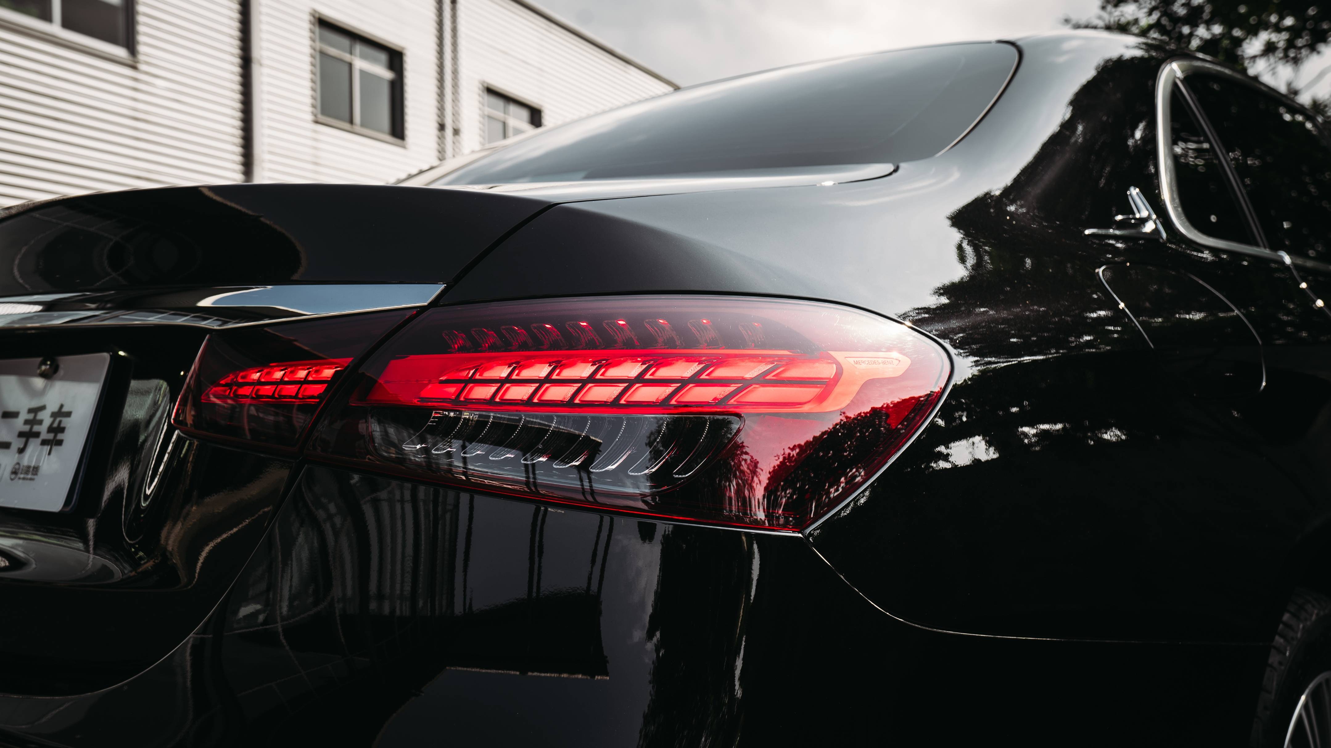 奔驰e300l:不是新车买不起,而是准新的二手车更有性价比!