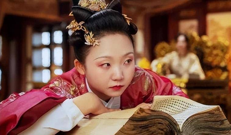 《与凤行》33岁宣璐演36岁赵丽颖母亲,辣目洋子成了赵丽颖情敌?