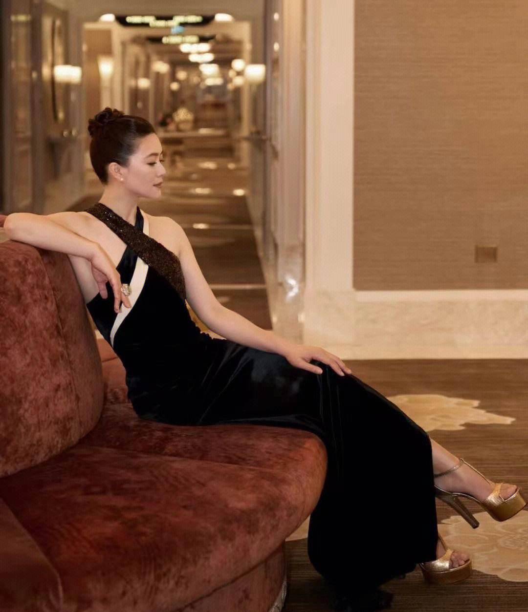 不同凡响:亿万遗产的继承者田海蓉的人生剧情在丈夫突然离世后有了新