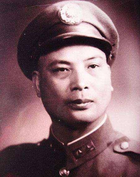 他以司令身份报考黄埔军校,学生称他老大哥,教官向他