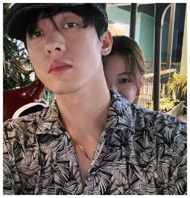神仙cp钟楚曦宣布恋爱,甜蜜合照尽显恩爱,完美男女组合!