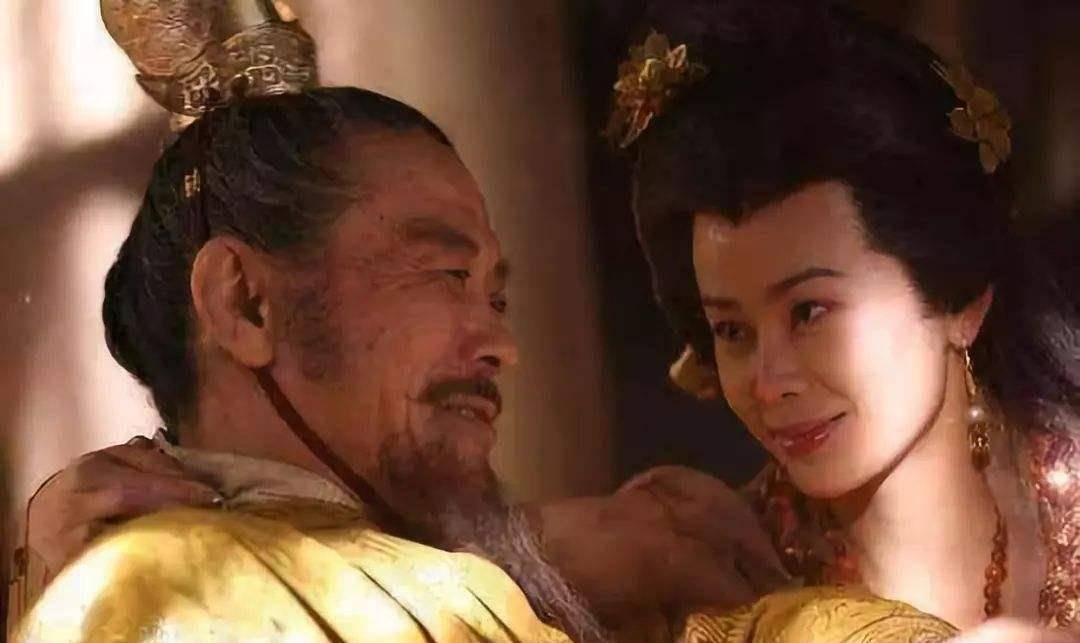 接下来的一段时间尉迟迥的家里发生率了一系列想不到的事,先是宇文温