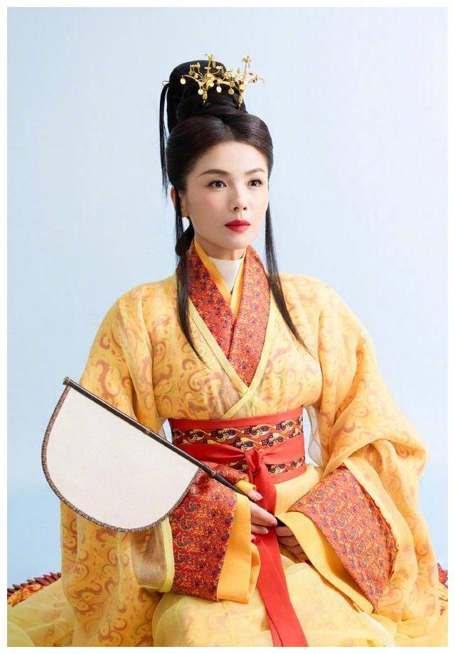 刘涛一袭汉服惊艳登上春晚,网友称赞:国泰民安,真正的风采!