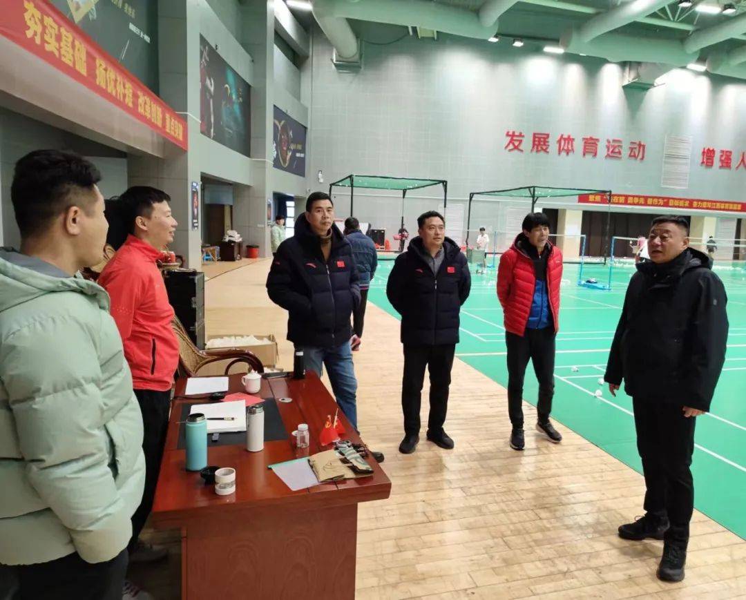 江西省体育局党组成员,副局长张松涛赴省球类中心慰问冬训备战运动队