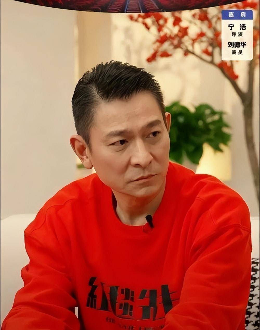 太尴尬了董宇辉访谈刘德华成大型翻车现场,惊现五大尴尬问题