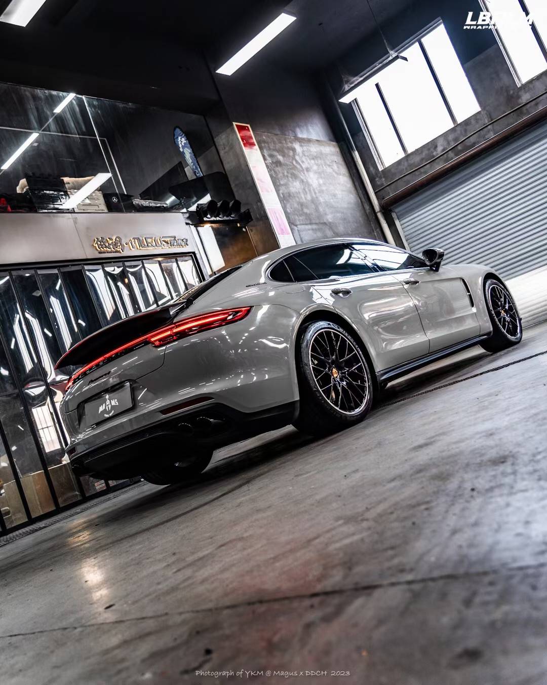 保时捷帕拉梅拉lb改色膜原厂漆哑灰,低调大气 彰显个性_搜狐汽车_搜狐