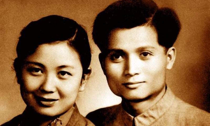 她怀着身孕被丈夫抛弃,初恋看不下去:嫁给我,孩子我帮