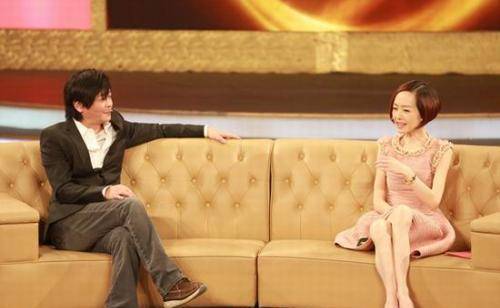 鲁豫说,这么多年,好像从来没有见到王杰在媒体上笑过——年轻时他是"