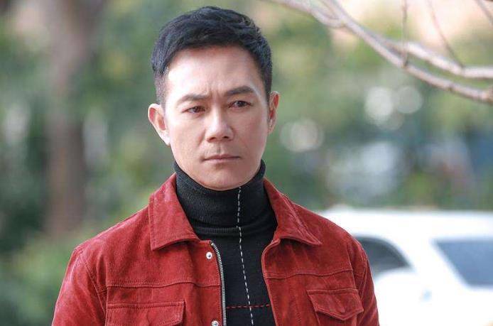 他在香港tvb工作19年不温不火,一到内地就大红大紫,已