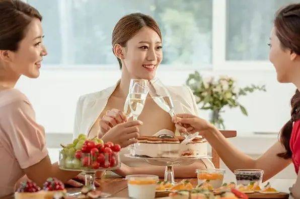 闺蜜小聚选哪款葡萄酒最香?_凯斯
