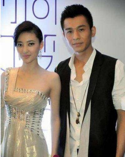 王丽坤陪了他8年,最好的青春都奉献给了他,他却转身娶了别人_乔振宇