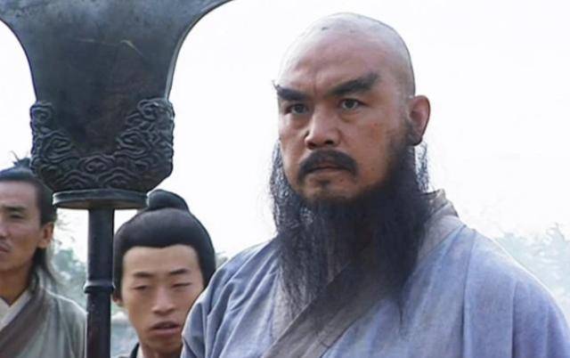 鲁智深和八十万禁军教头林冲在野猪林比试不落下风,而林冲也是凭借