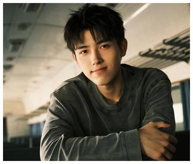 陈凯歌陈红夫妇回娘家被偶遇,小儿子陈飞宇竟然不在身边?