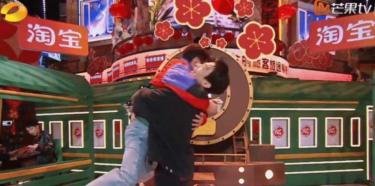 还有在猜合成照环节中,别人还一脸疑惑时,白敬亭秒认出王嘉尔和