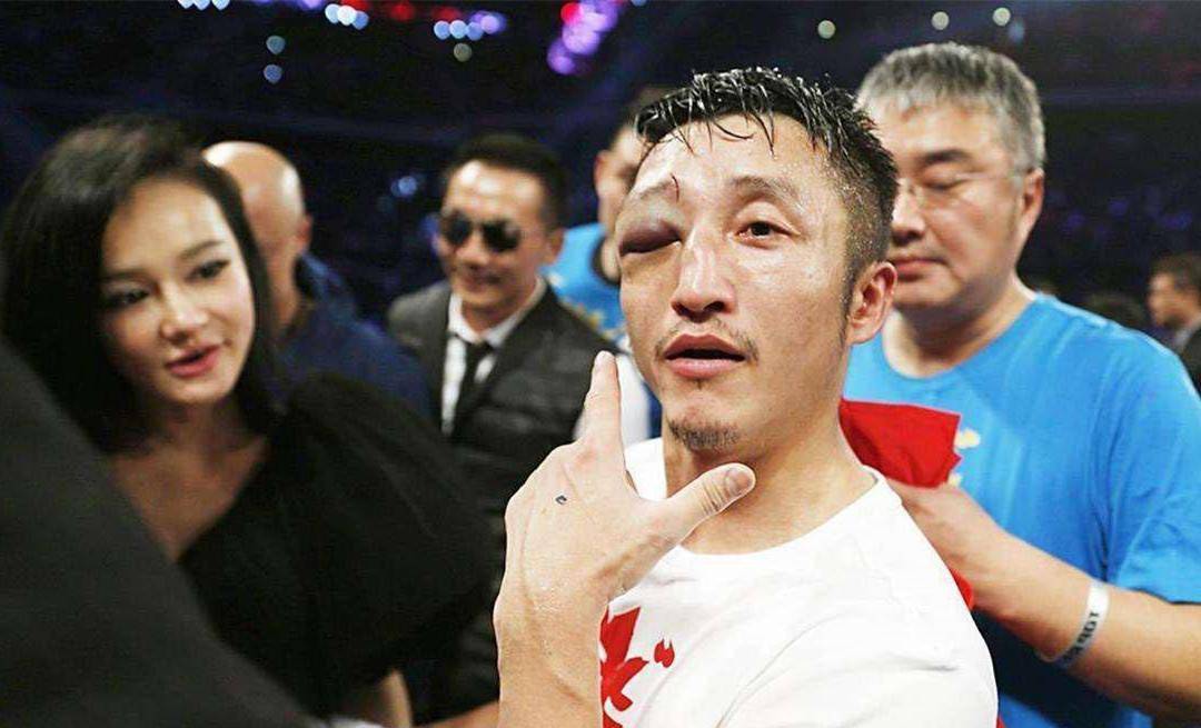 奥运冠军邹市明晒近照,女子冉莹颖40岁衣着大胆,身材