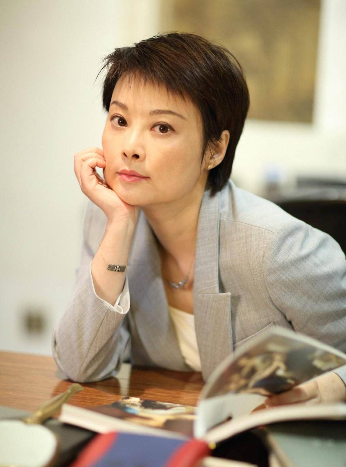 袁立:嫁给了外国人,才会知道中国男人的好,三婚终于收获幸福_赵岭