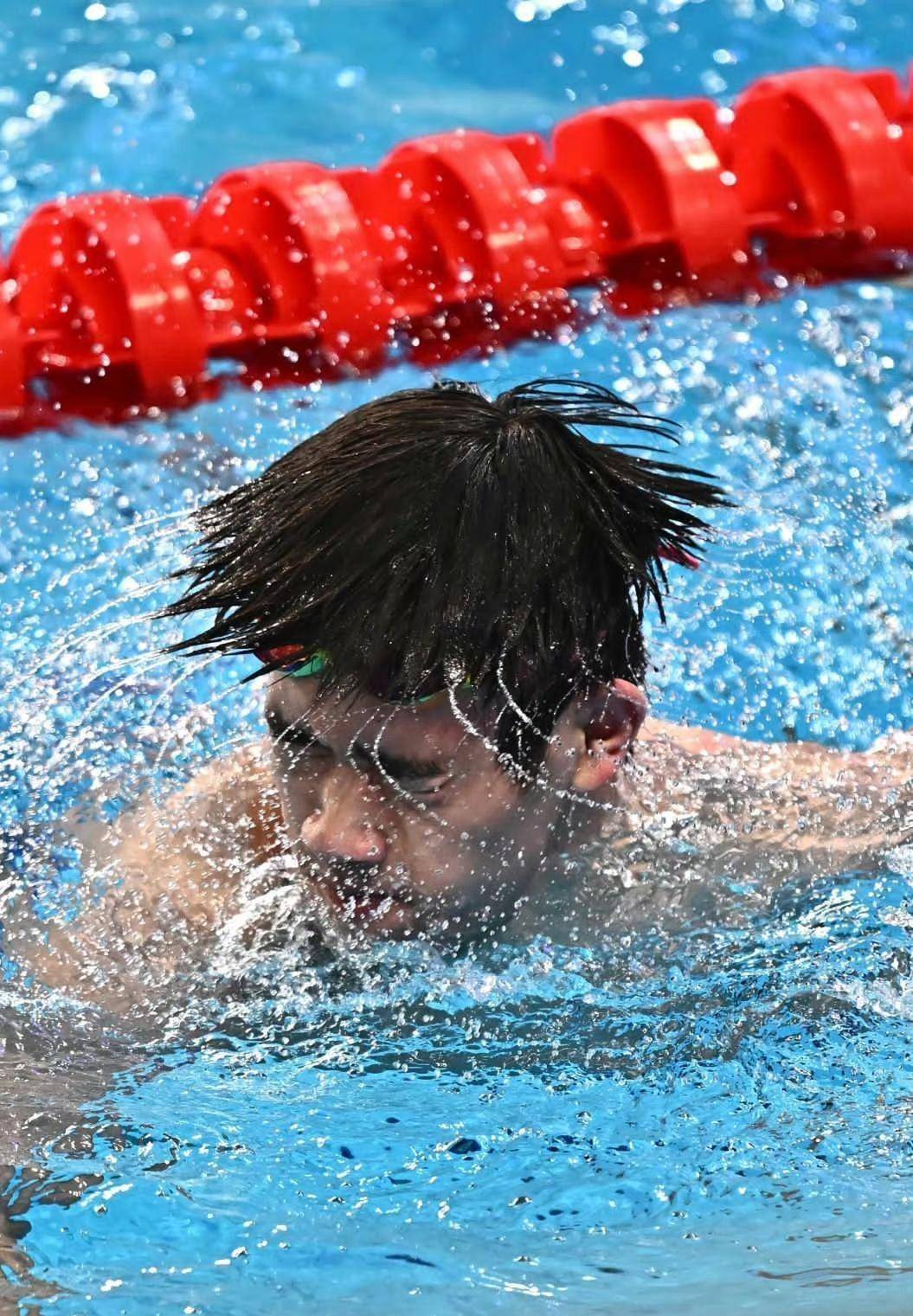登顶飞鱼大战!潘展乐夺得世锦赛男子100米自由泳金牌