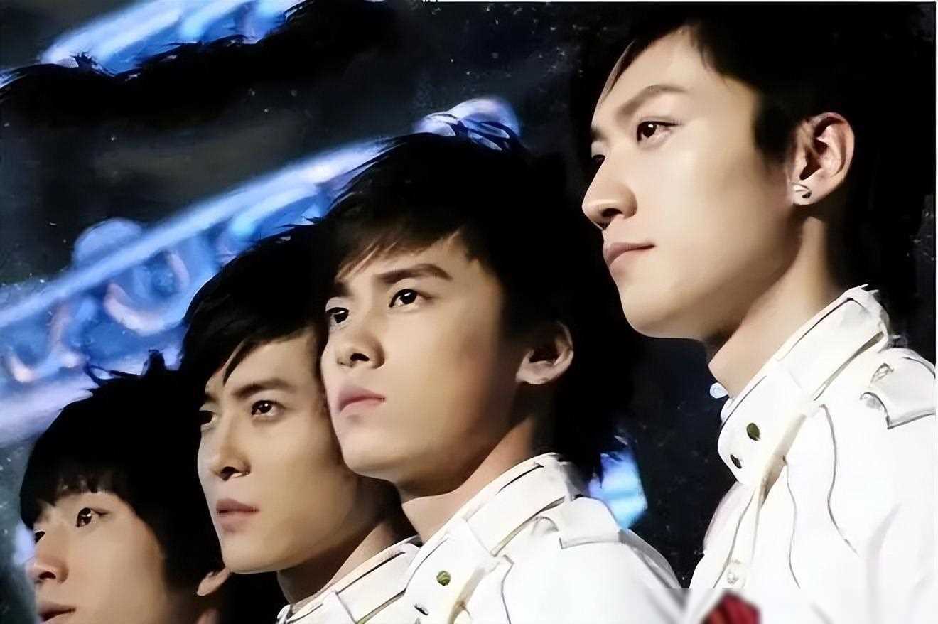 才9年,何炅选的"栀子花四帅"凉了俩,四美的差距竟也这么大了_李易峰