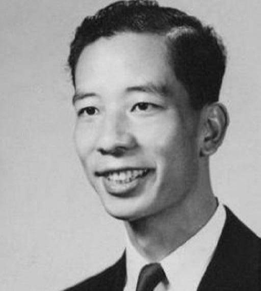 婚后周如枚为第二任丈夫生下了一位漂亮的小公主,一家人相处得和和