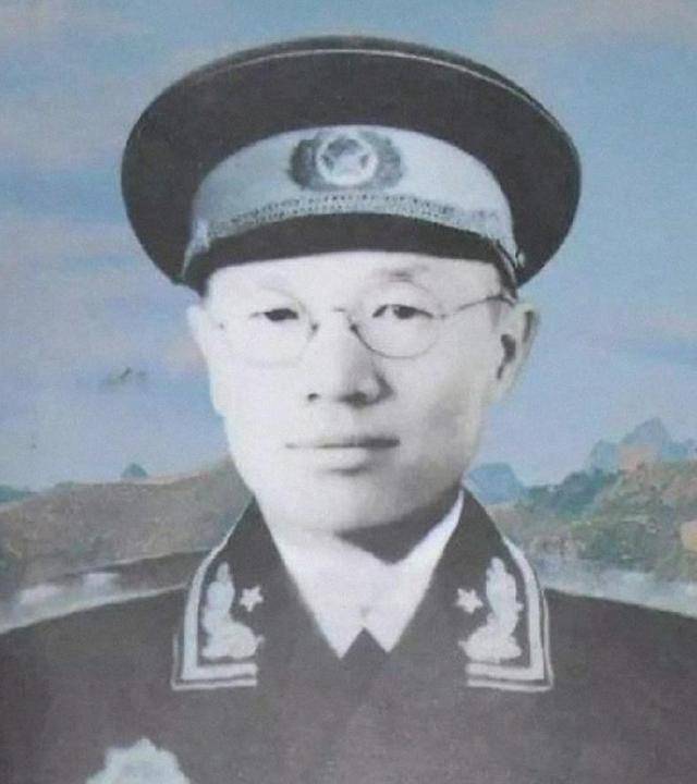 军长叛变投敌,旅长闯入房间逮捕;旅长被陷害后,越狱成中将_万毅_部队