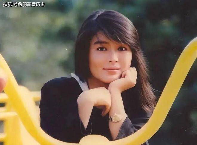 她因太漂亮被逼拍风月片,被骗当6年小三,如今55岁