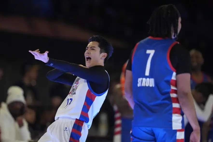 王鹤棣参加nba全明星砍18分,带队取胜创纪录,超远四分致敬偶像_詹姆斯