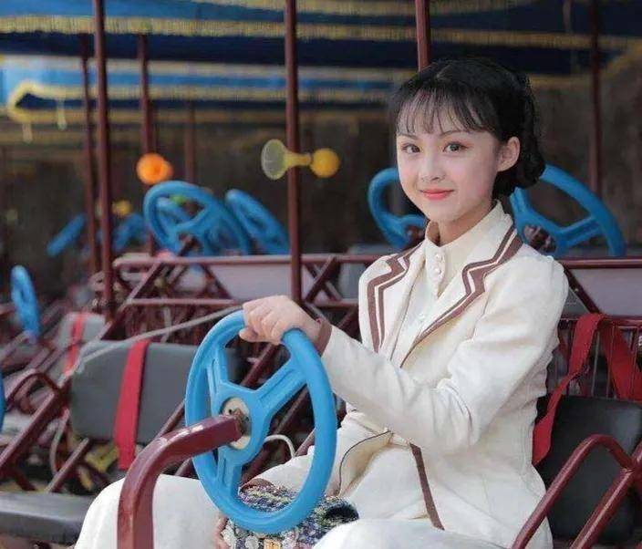 骨今昔对比:小宝钗尴尬小熙凤美飒,小素贞脸更尖了_宝儿_陈舒宜_时候