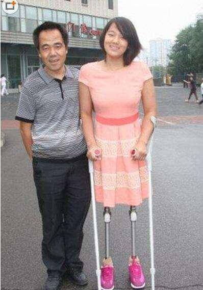 在全国残疾游泳锦标赛中,钱红艳也拿下了金牌.