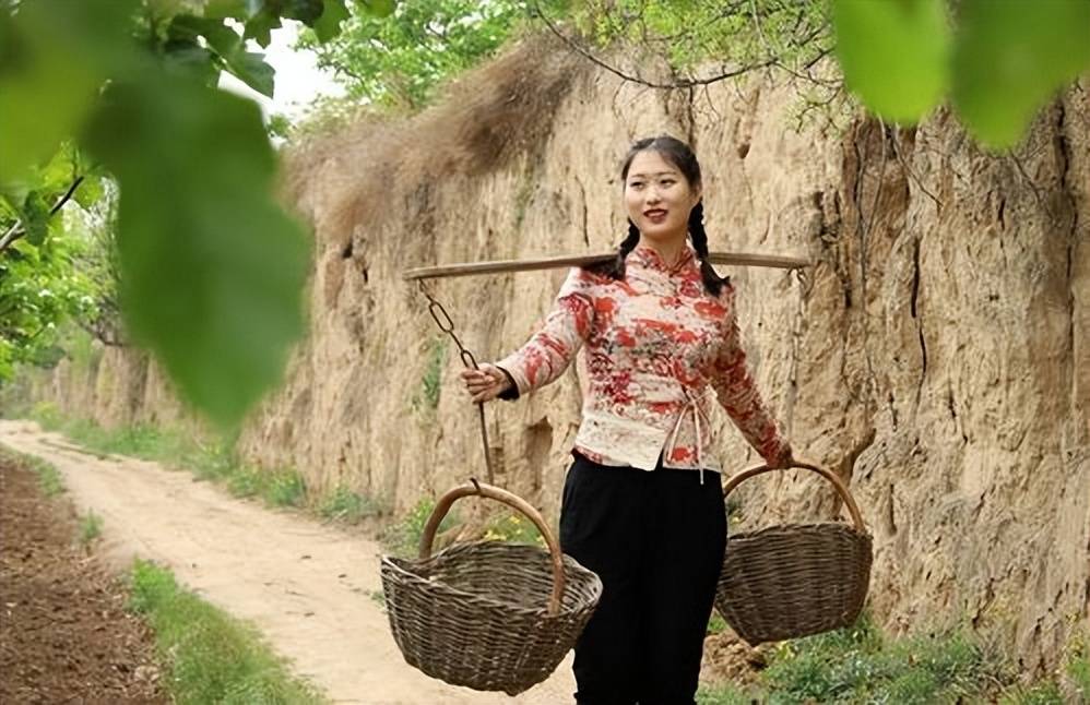 留守妇女的纠结与挣扎:丈夫在外打工五年,农村女性的自述