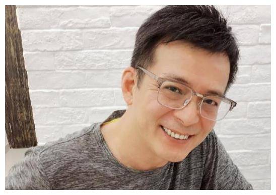 黄日华问李国麟,为何客串贾玲电影?李国麟回复超搞笑!_乐莹_梦想_故事