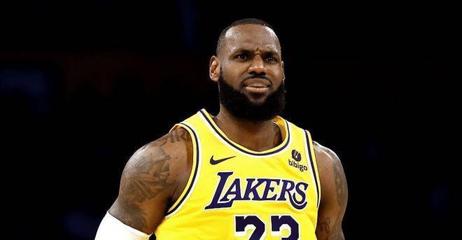 但是我们可以从不同的角度来分析一下,詹姆斯和浓眉各自对湖人的贡献