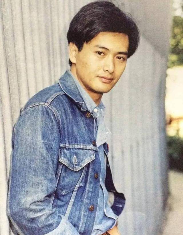 68岁周润发近照看着心酸,手臂皮包骨全是疙瘩,晚年患糖尿病_陈玉莲