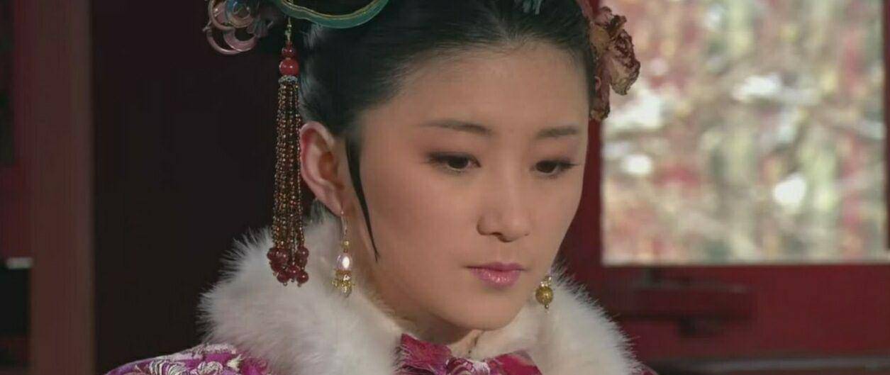 《甄嬛传》:富察贵人出身高贵,为人嚣张,为何那么容易被吓坏?