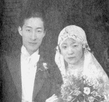 祖父邵友濂,是同治年间举人,曾任清政府的上海道台,湖南巡抚,台湾巡抚