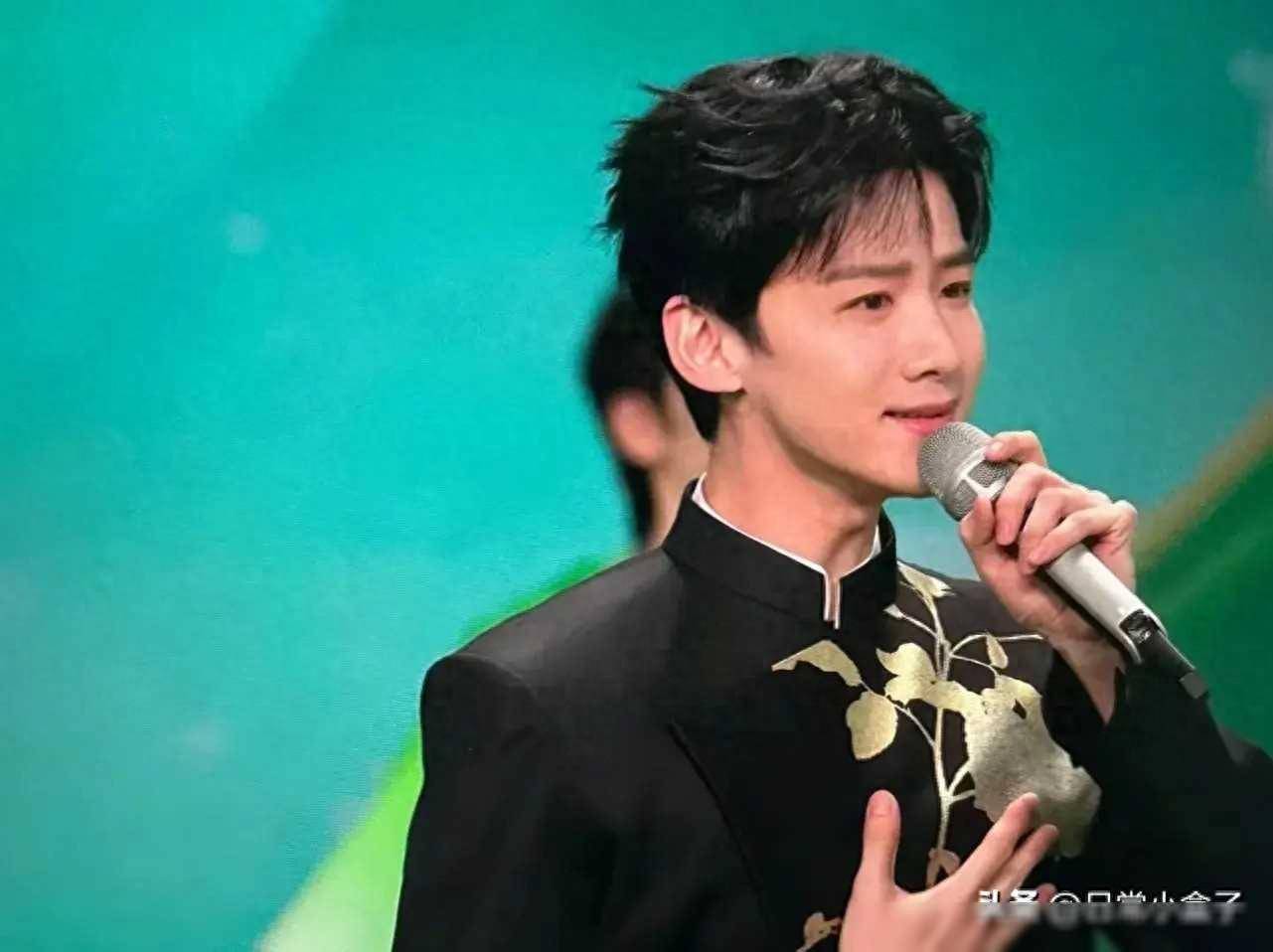 明侦赞助商点赞白敬亭相关负面评论,至今没有一个明星替他澄清_风波