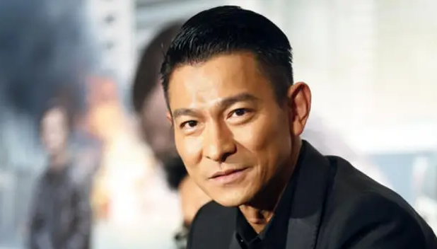 刘德华的意外之吻:被亲吻的婴儿如何差点让他失去神坛