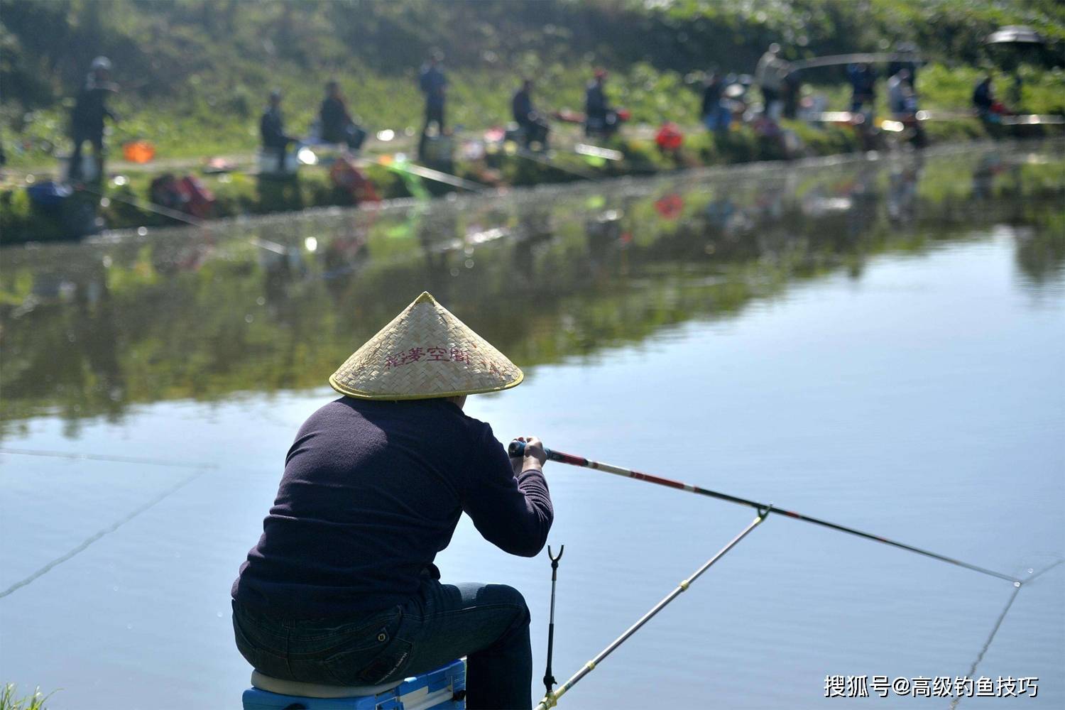 手竿钓鱼的5个抛竿要领,学会抛竿多钓鱼_鱼竿_钓饵_动作