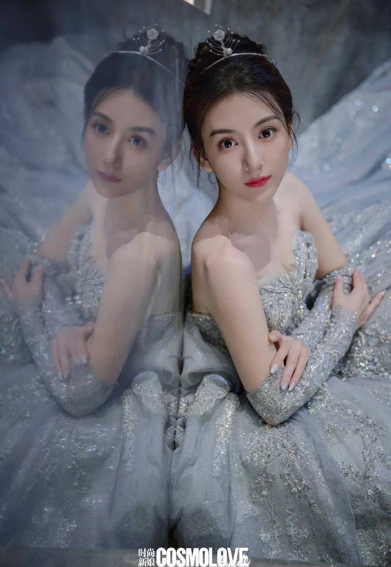 郭富城妻子方媛登《时尚新娘》封面,穿深v抹胸身材傲人,太美了_天王