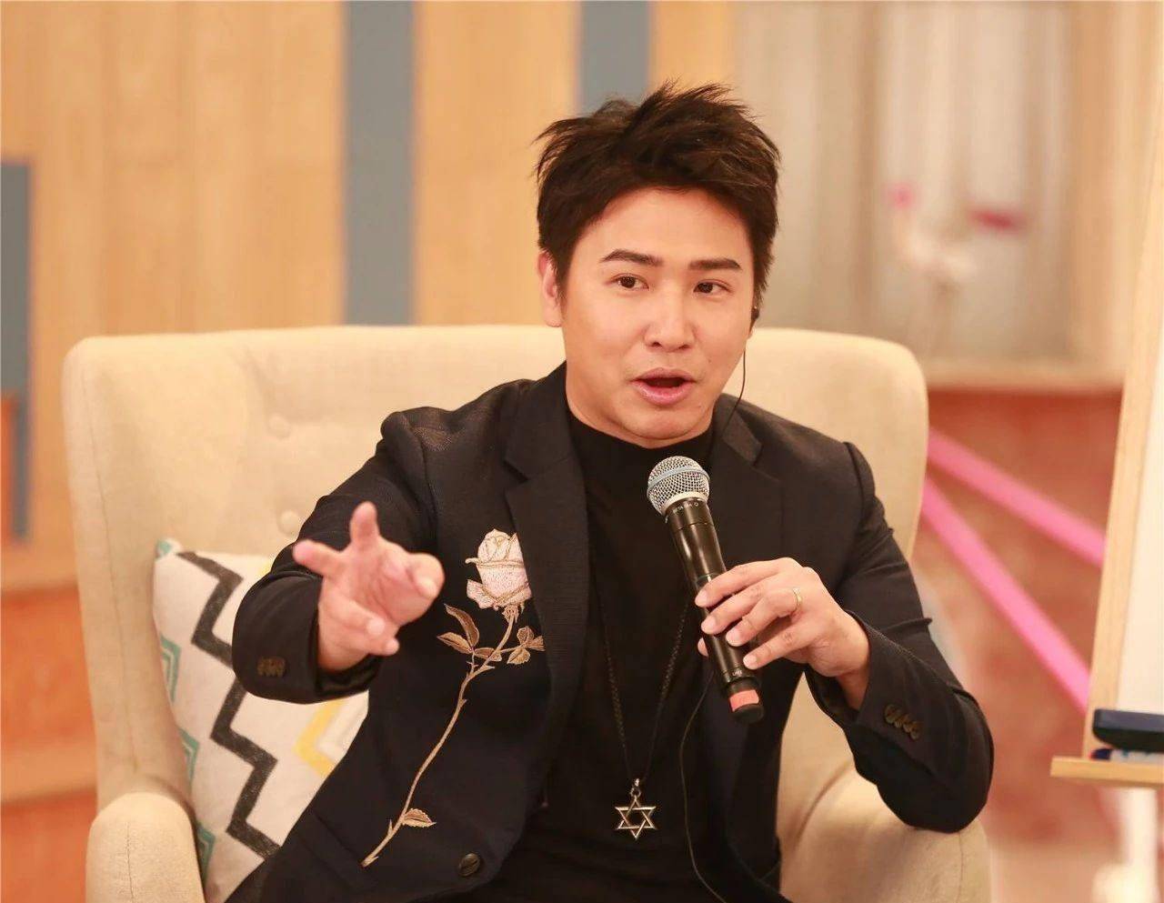 欠债不还的6位明星,张一山上榜,他被人告上法庭!_赵忠祥_因为_欧弟