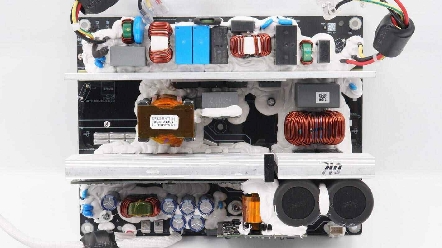 大疆旗下首款户外电源power 1000内部做工拆解揭晓_产品_接口_充电