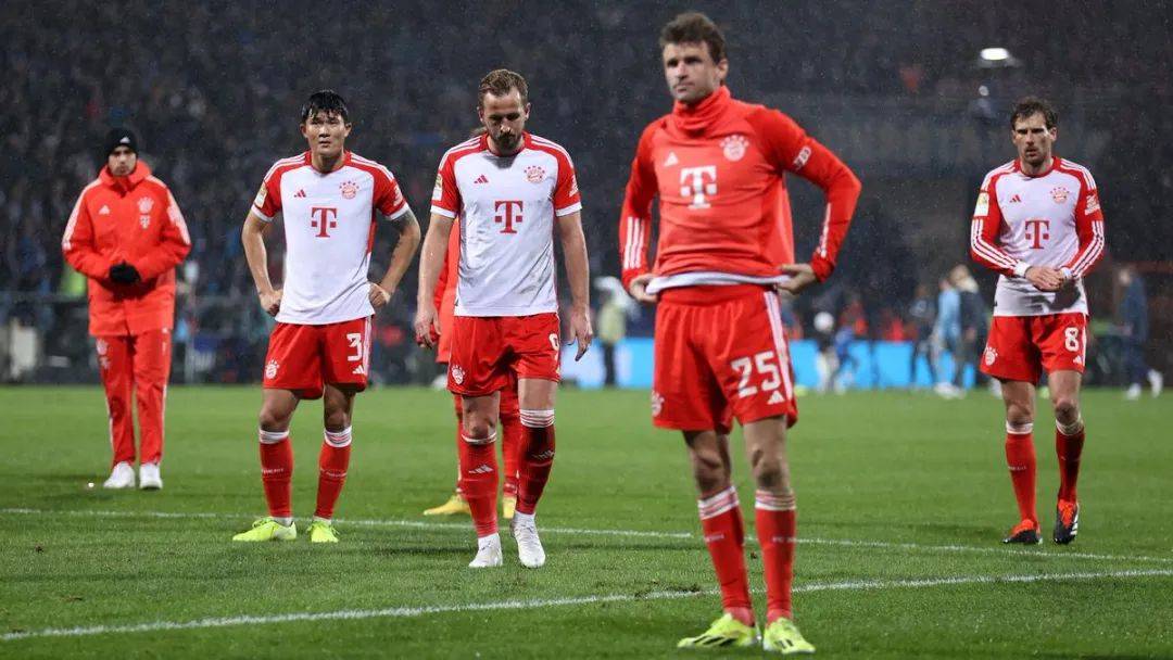 这锅与c罗没有半毛钱关系,当初某些团队都在期盼着c罗会与马内在更衣