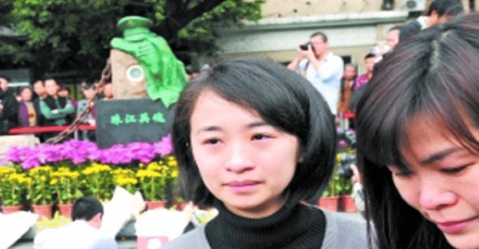 女武警庞洪雨:丈夫救人牺牲后,她特招入伍,直接被授予少校警衔_郑益