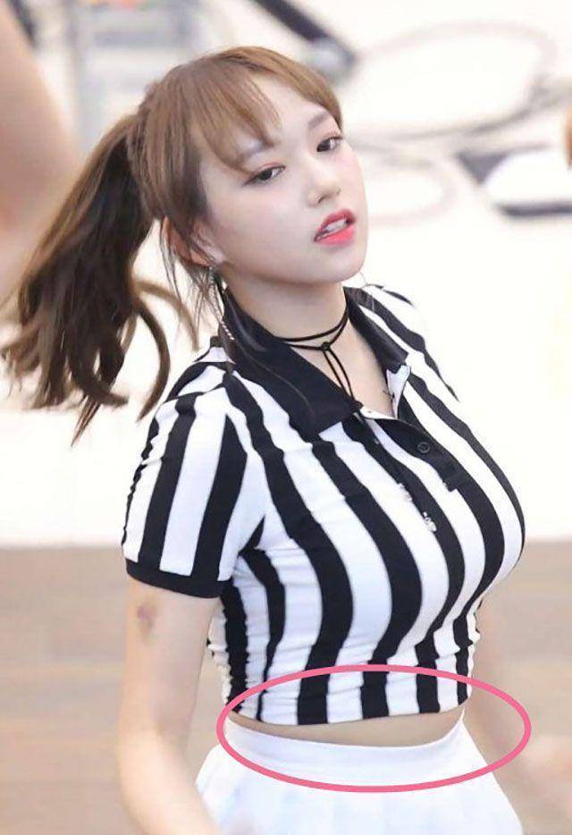 穿露脐装到树荫下乘凉,终于理解直男审美_身材_造型_缘故