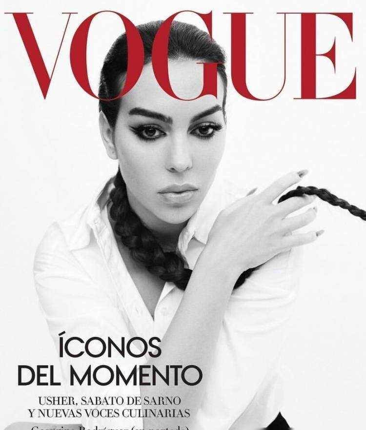 乔治娜更新动态:观战迷你罗比赛,c罗牵着女儿一起逛街_生活_家庭_场景