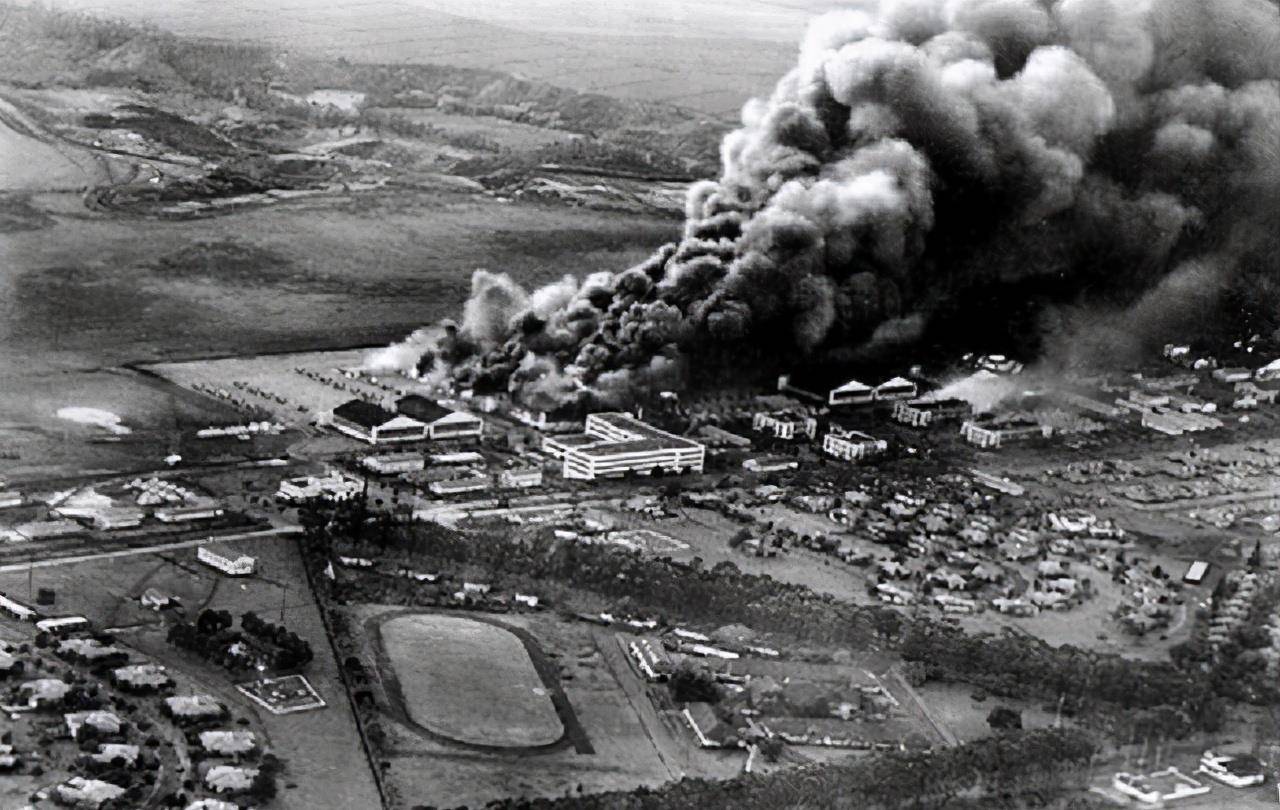 最终,针对珍珠港的轰炸历时了90分钟,日军共炸沉美军的两艘战列舰