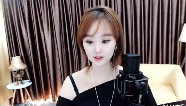 退网数月后夏玲美回归,举办周年庆收"随礼",透露到期会去舞帝_年度_赵