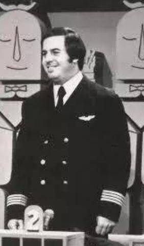 离开了父母,阿巴内尔最缺的当然就是钱,一次偶然的机会他发现一家银行