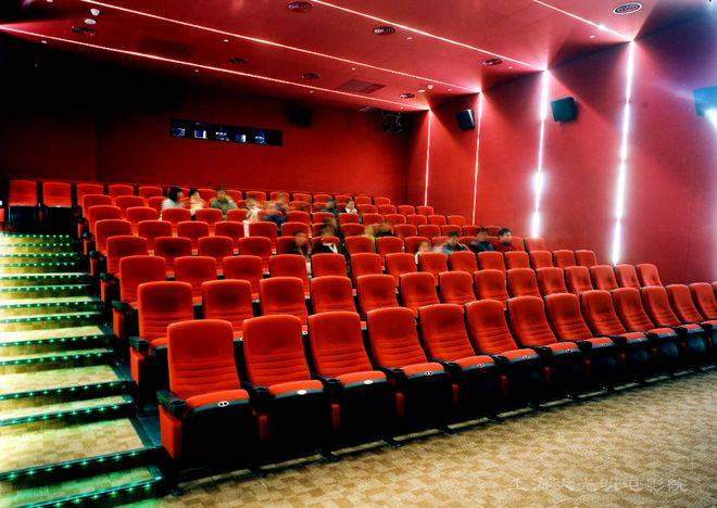 电影院里必须严惩观影陋习,守护公共文明!_座位_观众_过程