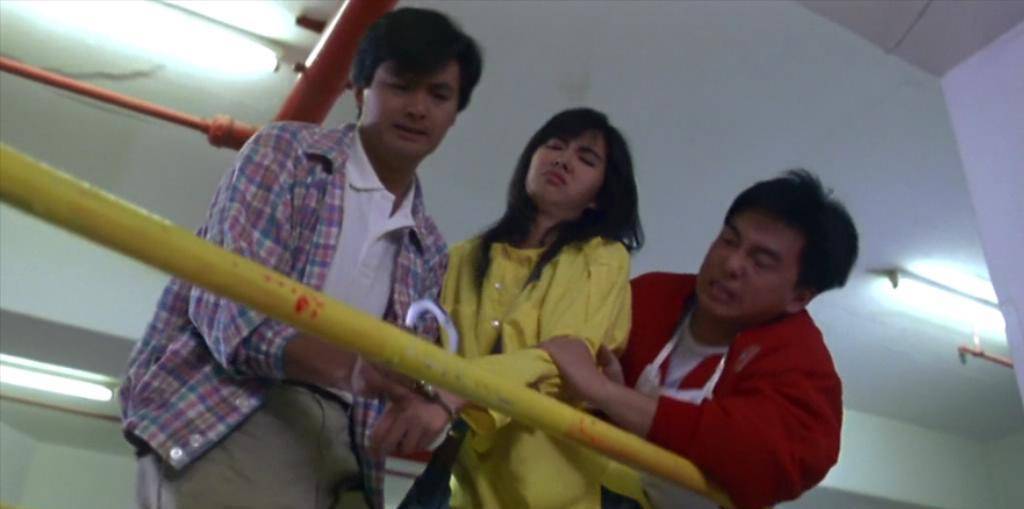 1986年,王祖贤与周润发首次合作,因一场侵犯戏备受争议_何定_影片