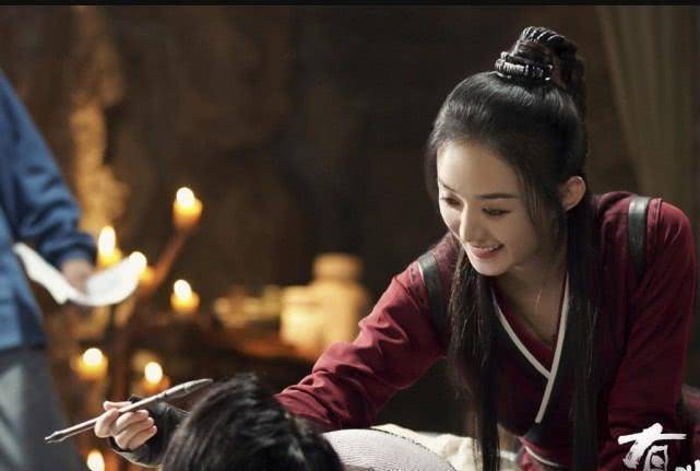 赵丽颖《有翡》杀青,凌晨前上线晒照发文纪念,一句话流露真心_角色